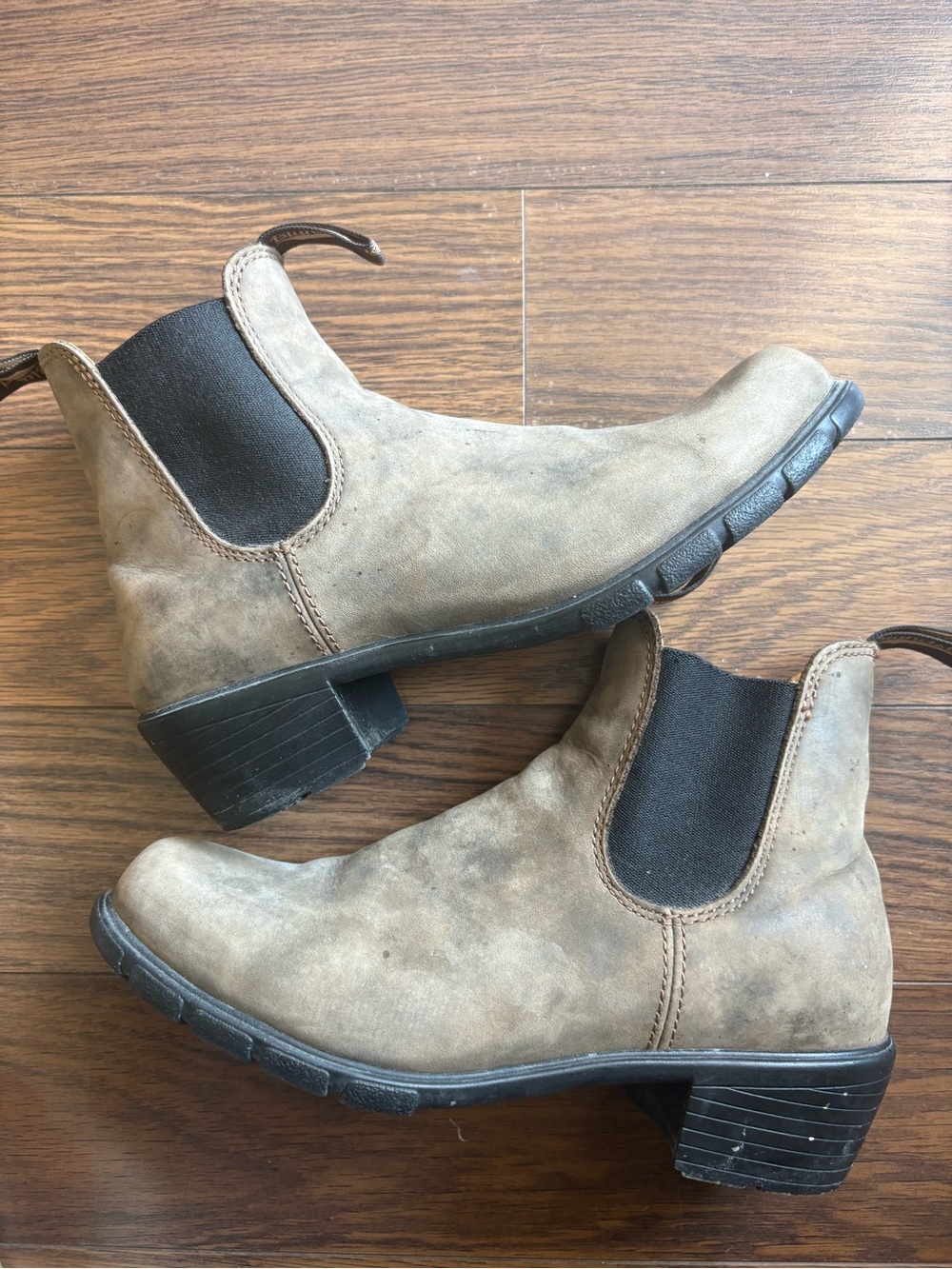Blundstone Taupe Brown Chelsea Ankle Boots